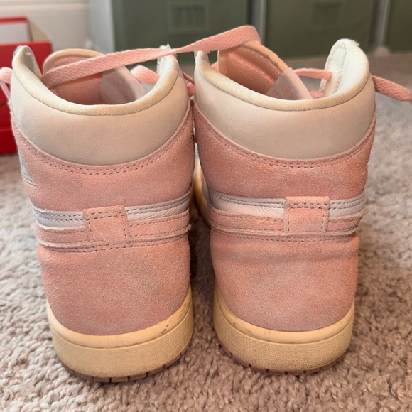 Woman’s retro high OG Jordan 1’s - Picture 5 of 6